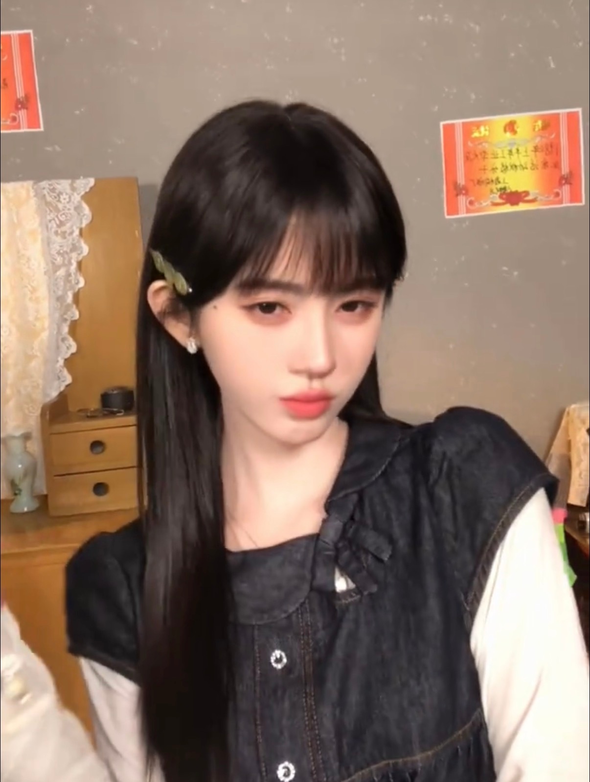 鞠婧祎又跳抖舞了 咱就是说，鞠婧祎跳抖舞太有魅力了🫣 牛仔裙长发造型灵动又甜，