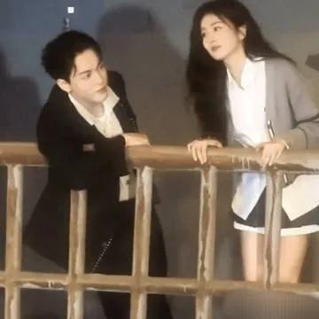 曾舜晞剧外也演了白鹿的男主角[机智]！
哎呀呀！白鹿和曾舜晞在《临江仙》里开始 