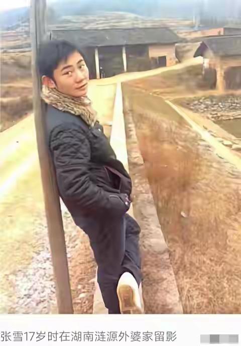 张雪的父亲是退伍军人，后来一直在外地打工。父亲家是怀化的，母亲家是娄底的。父母离