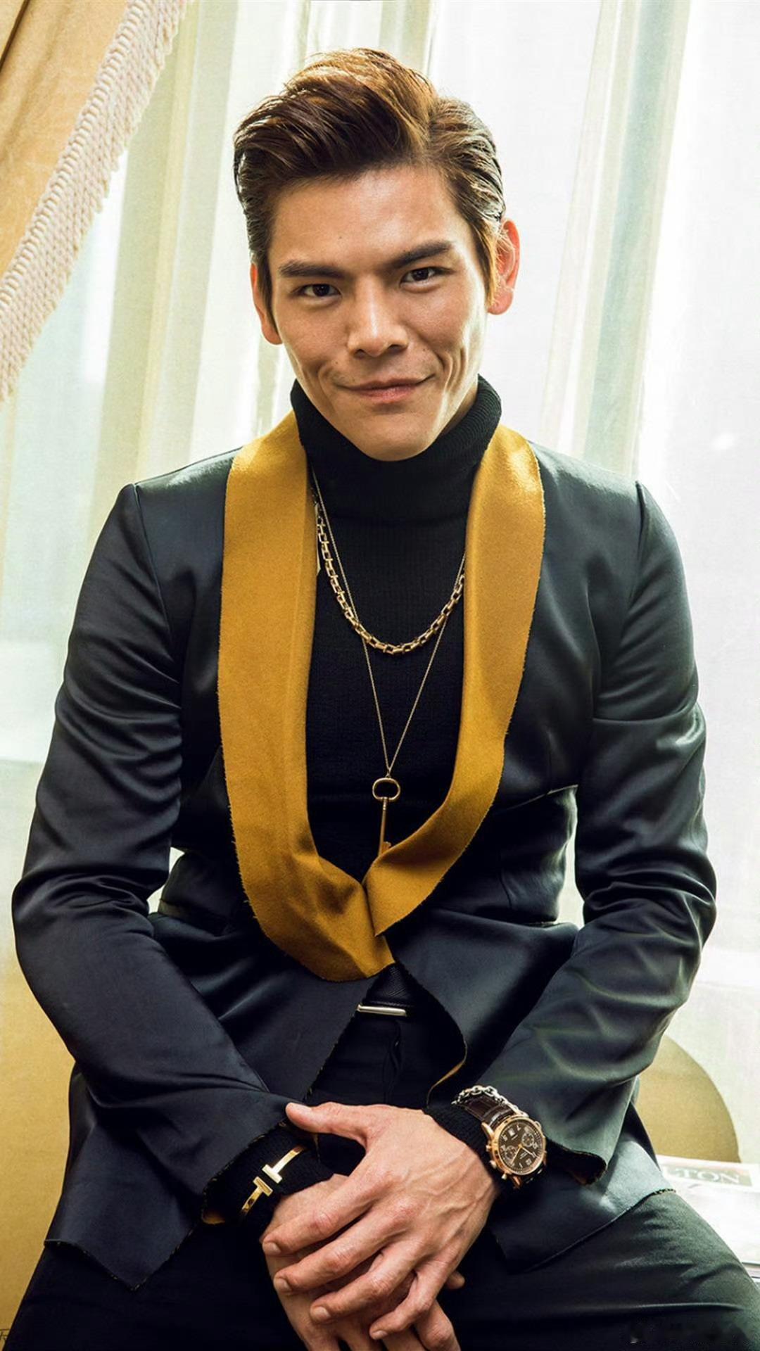 向佐向佐终于迎来自己的回旋镖 以前总觉得向佐的争议全是黑点，现在才发现，他从不在