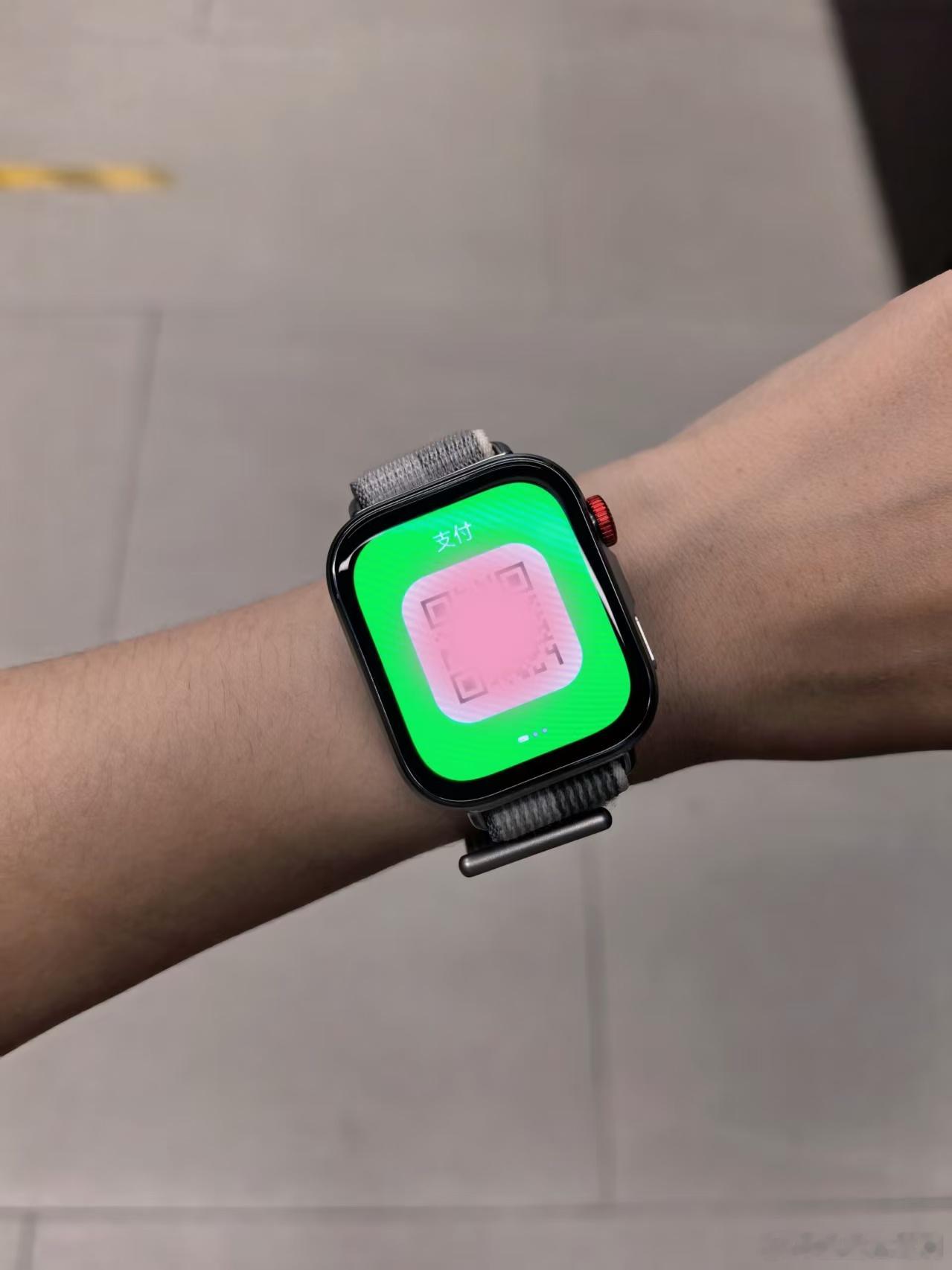 华为WATCH FIT4不仅是运动性能强大，日常生活中门禁、支付、消息提醒，还有
