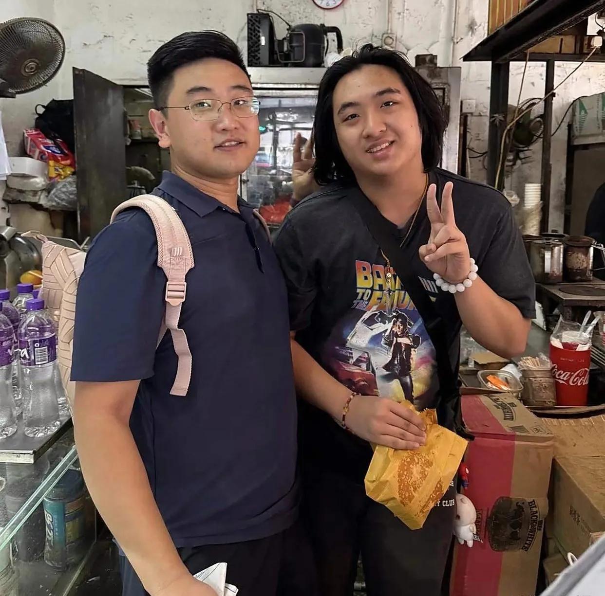 很难想象，这是吴镇宇的儿子，完美的避开了父母的全部优点。

估计大家都已经注意到