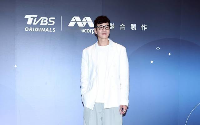 何润东，真正的“捡漏之王”。
张凌赫的《逐玉》火了，何润东什么都没做，就因为一张