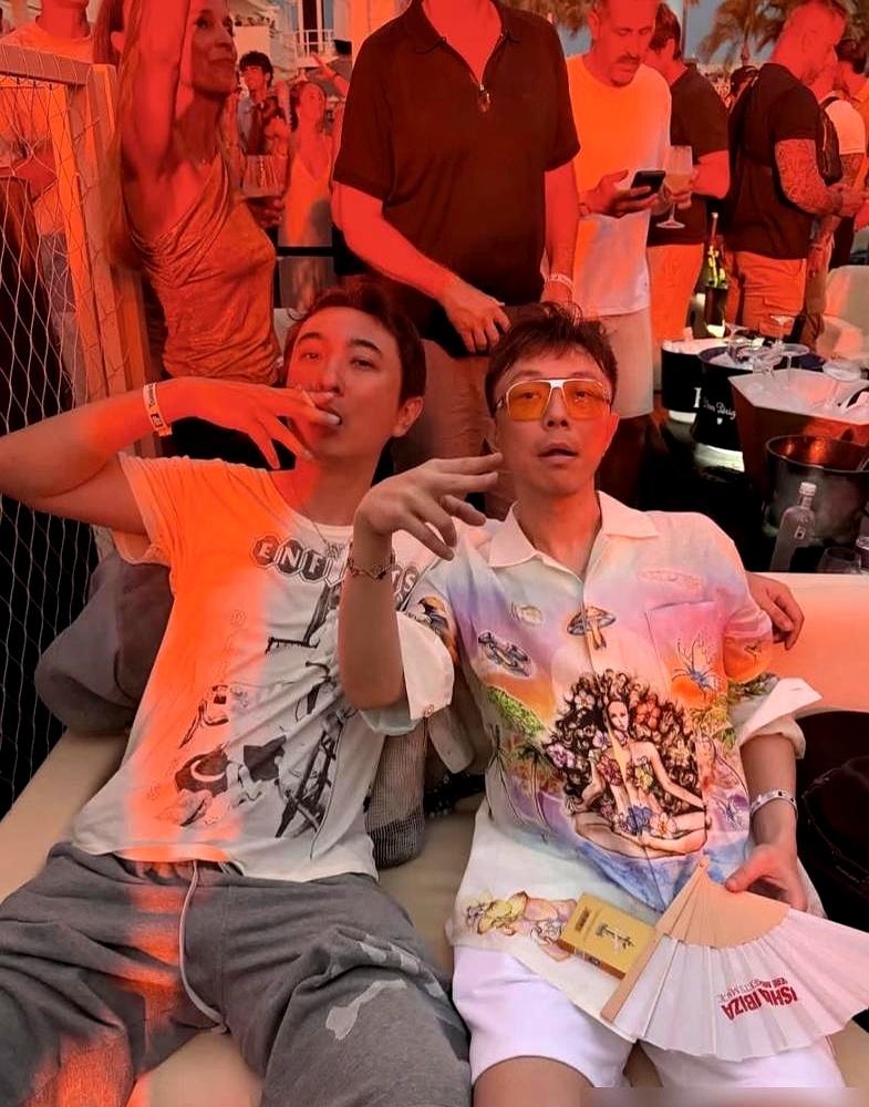 38岁的人了，刚因为动手打人被挂上热搜，转头就能在夜店一口气开30瓶黑桃A，你说