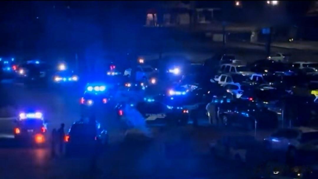 美国田纳西州杰克逊-麦迪逊县综合医院发生枪击事件，大批警察在周围严密警力部署。报