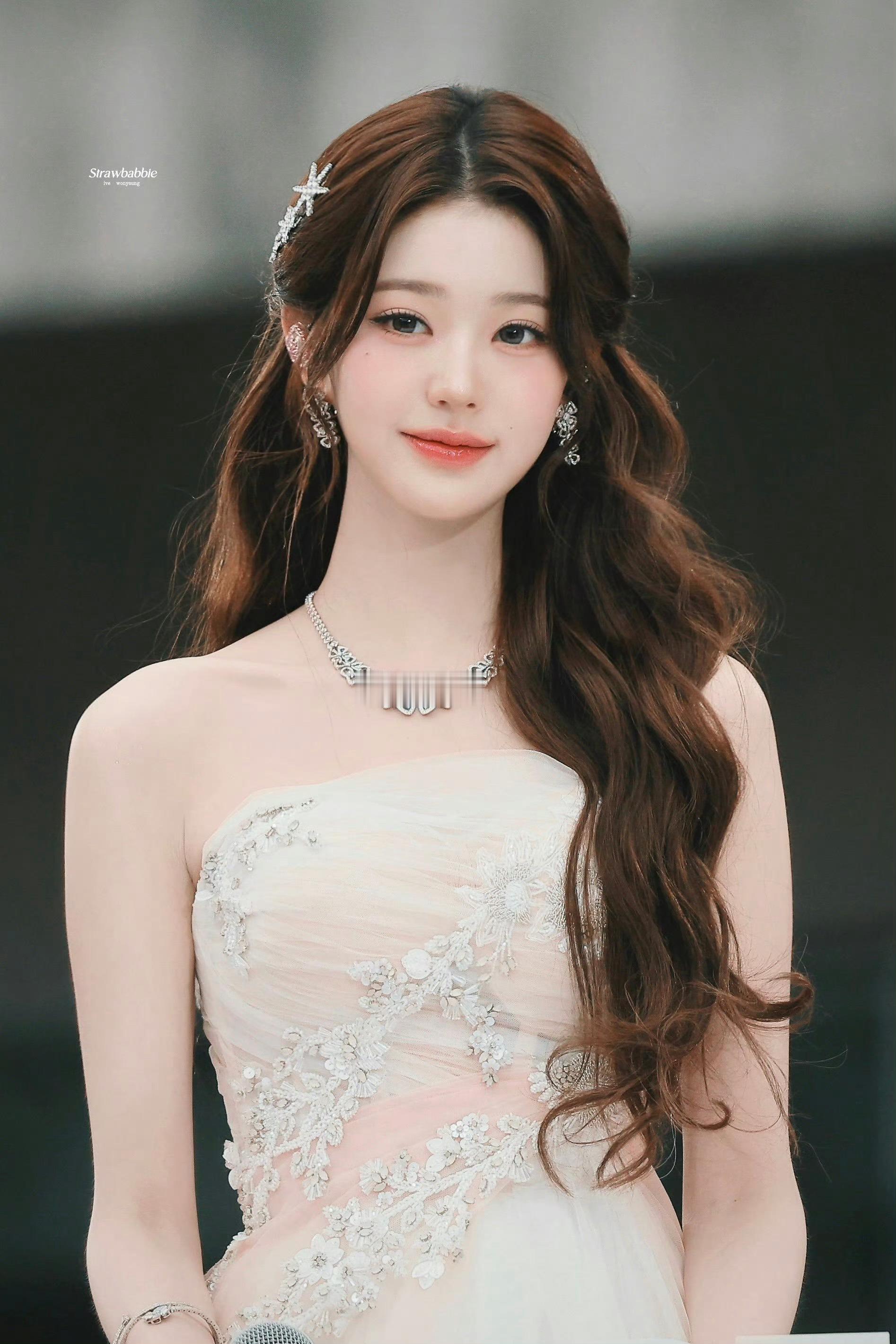 【张元英】洁白的婚纱 手捧着鲜花💐   ©️Strawbabbie_wy  ／