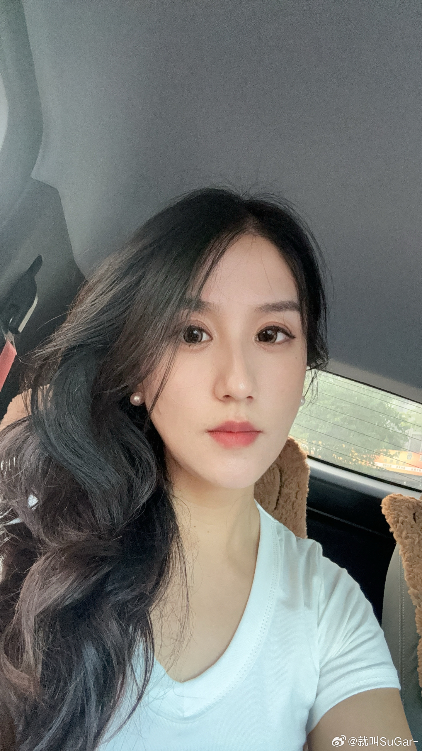 一戴上珍珠耳环就觉着自己成熟得体有女人味。果然辛金女。 