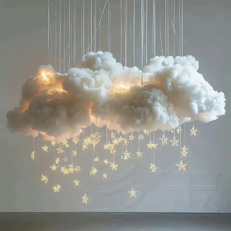 有一瞬间
我以为我拥有了一切
阳光 星辰 云朵 繁花 
却不想转回身
灰飞烟灭