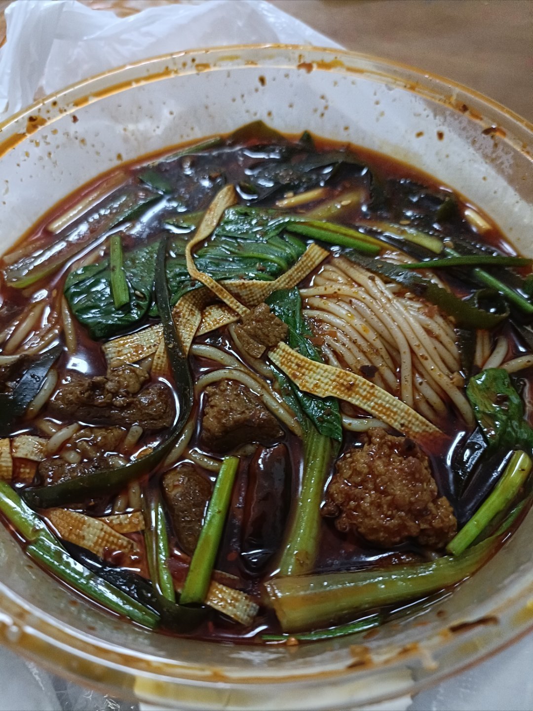 干净的圈子🫸规律的生活👍为数不多的爱好就是每天吃一个麻辣米线🍜只是嘴馋🫦