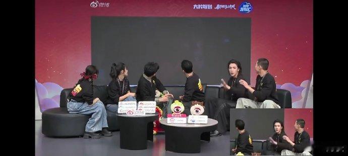 此沙被夸害羞了 被此沙的害羞反应狠狠治愈！新浪扫楼被大家夸赞时，腼腆又温柔，完全