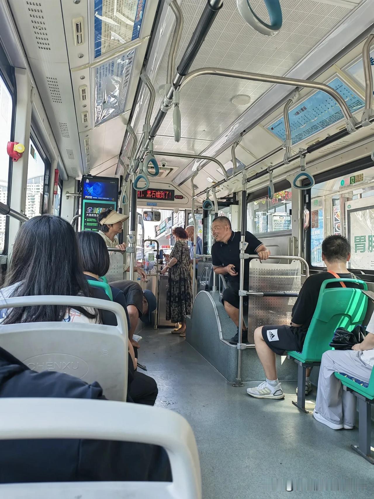 大连让人很喜欢的城市。无论人情、风情还公共服务让人感受到该城市值得拥有。另外， 