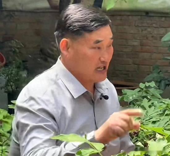 大衣哥回应翻红不涨价：我被邀演出就是因为性价比高近期，“你就是朱之文” 全网刷屏