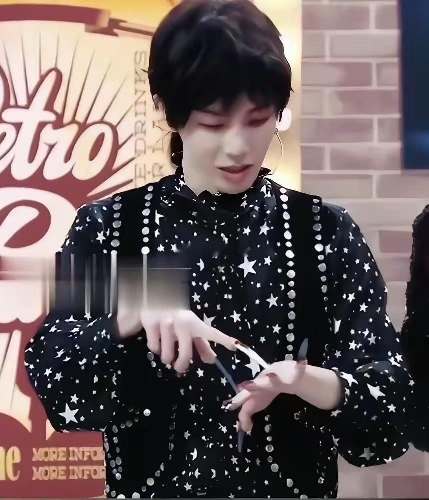 男明星做美甲也挺正常的，这种不应该只有女性专属 