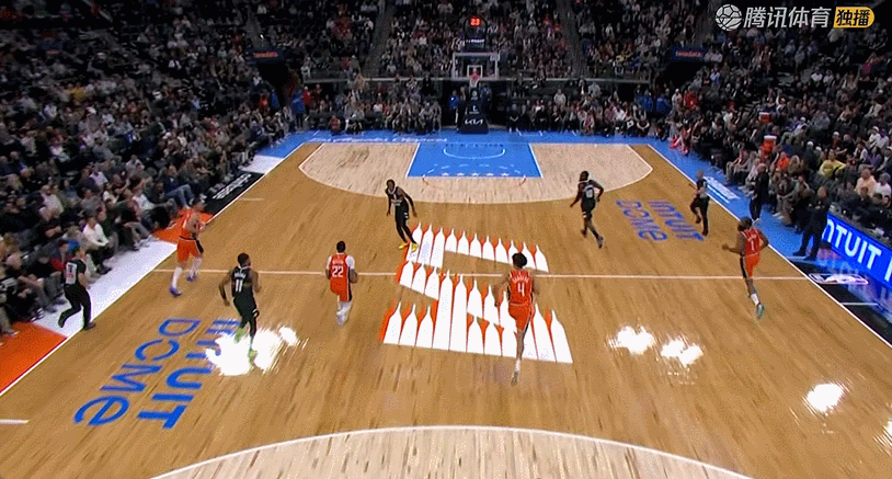 乔丹米勒，中线压哨三分！叫这名的，都能扔