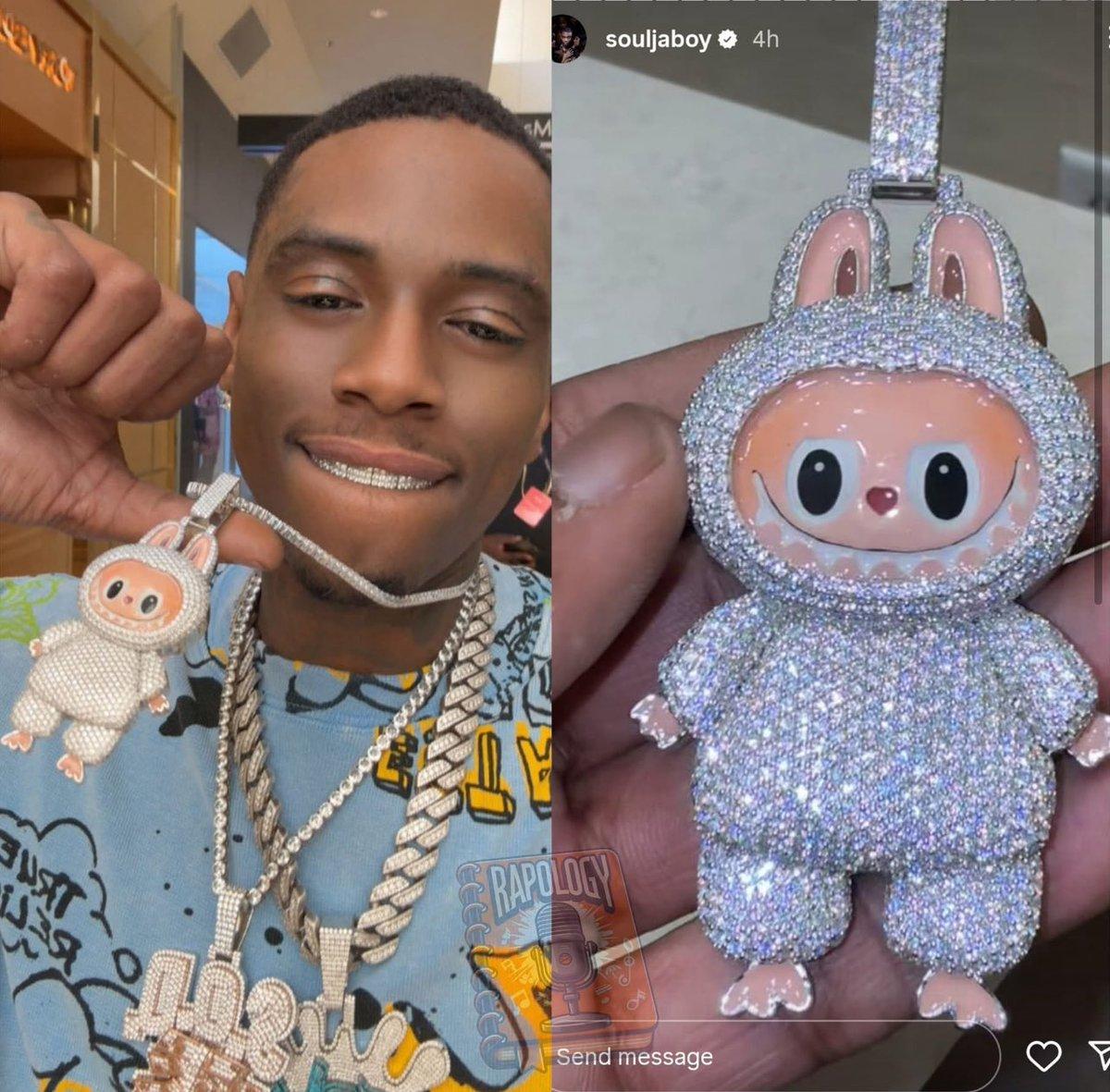 据说，美国歌手 Soulja Boy 这个 Labubu 价值一百万美元，是他自