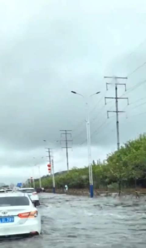 “急性暴雨，是检验一个城市排水系统好坏的分水岭～”（新疆乌鲁木齐暴雨） ​​​