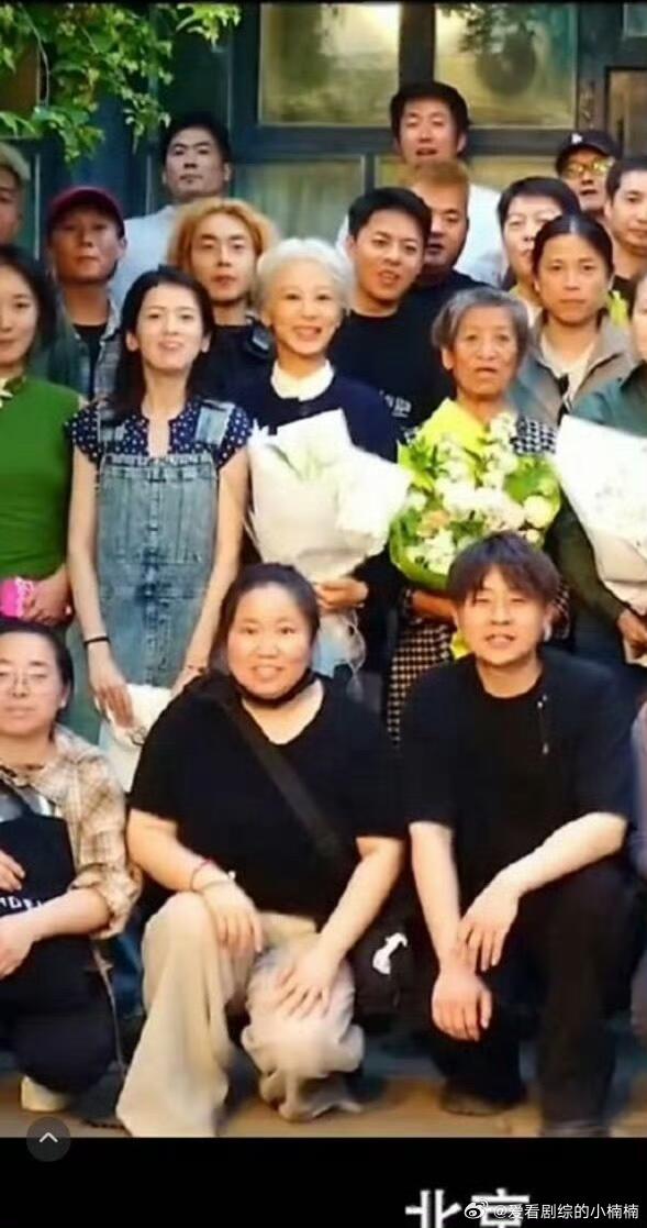 杨紫玉兰花开君再来老年造型 杨紫的角色可塑性 敢接高难度年龄跨度角色，敢扮老、敢