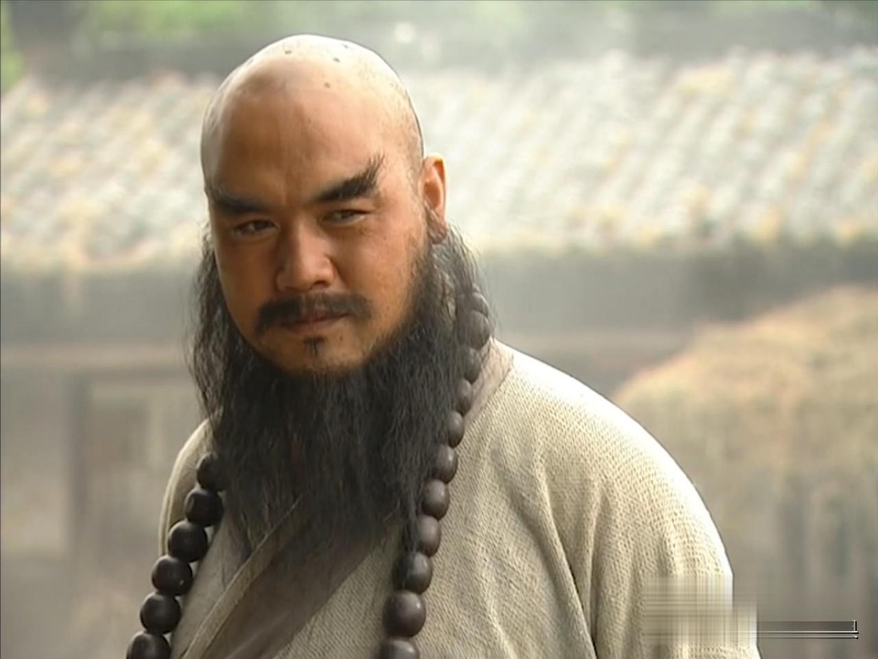 北宋政和年间，鲁智深途经瓦罐寺，撞见生铁佛崔道成掳掠民女，正要拔刀怒喝，却见那女