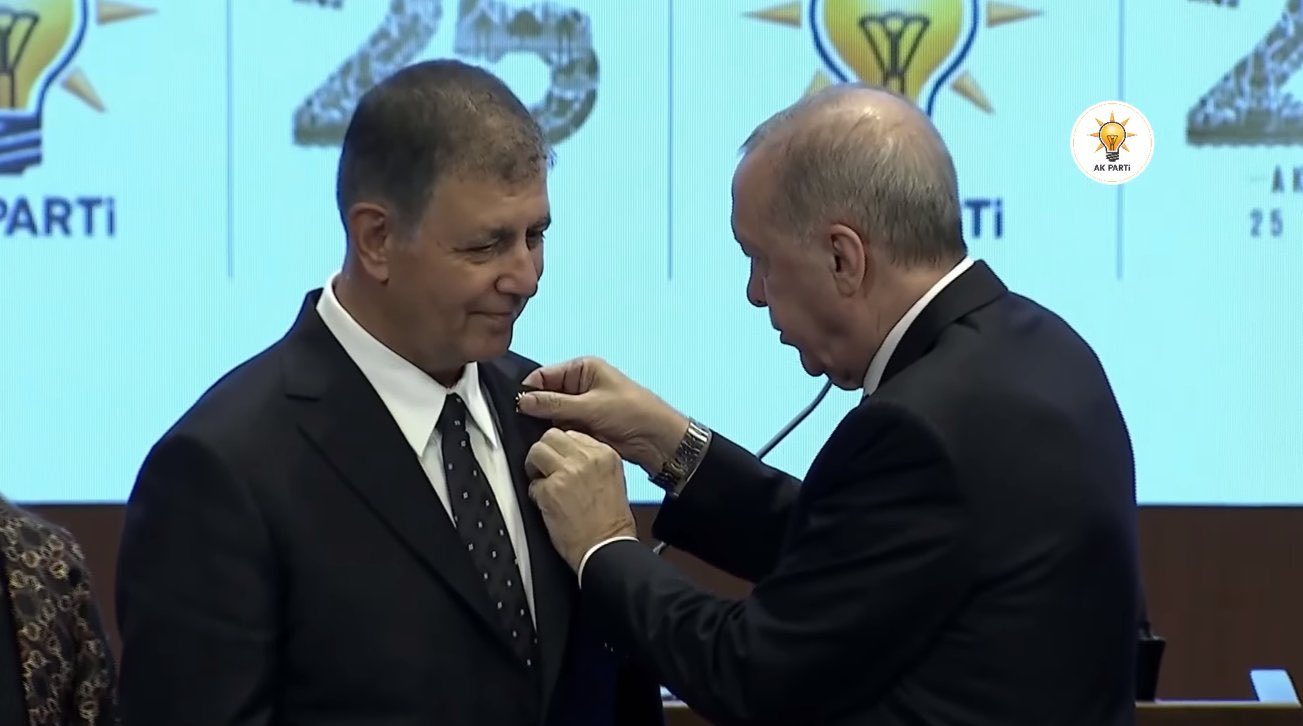 🇹🇷 土耳其伊兹密尔大都会市长杰米尔·图盖加入正义与发展党。埃尔多安亲自为其