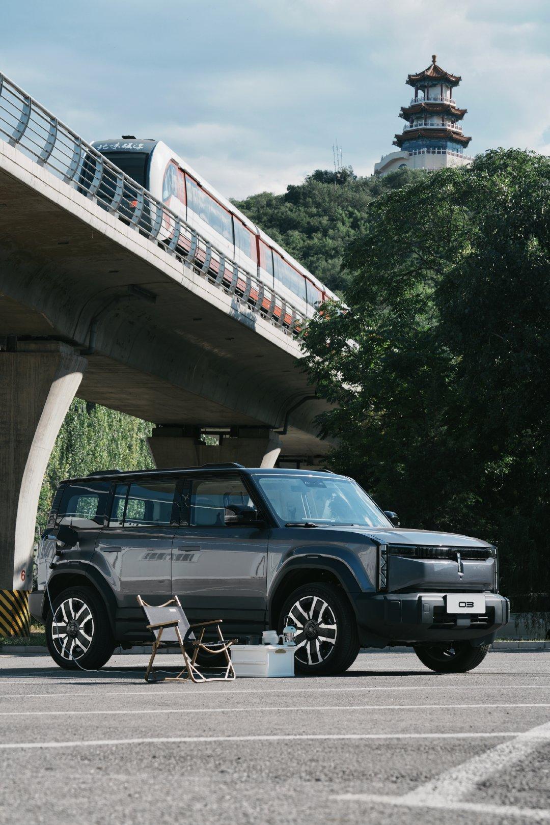 这两天开着iCAR 03突击过了一把轻露营的瘾，主打一个随时随地说支摊儿就支摊儿