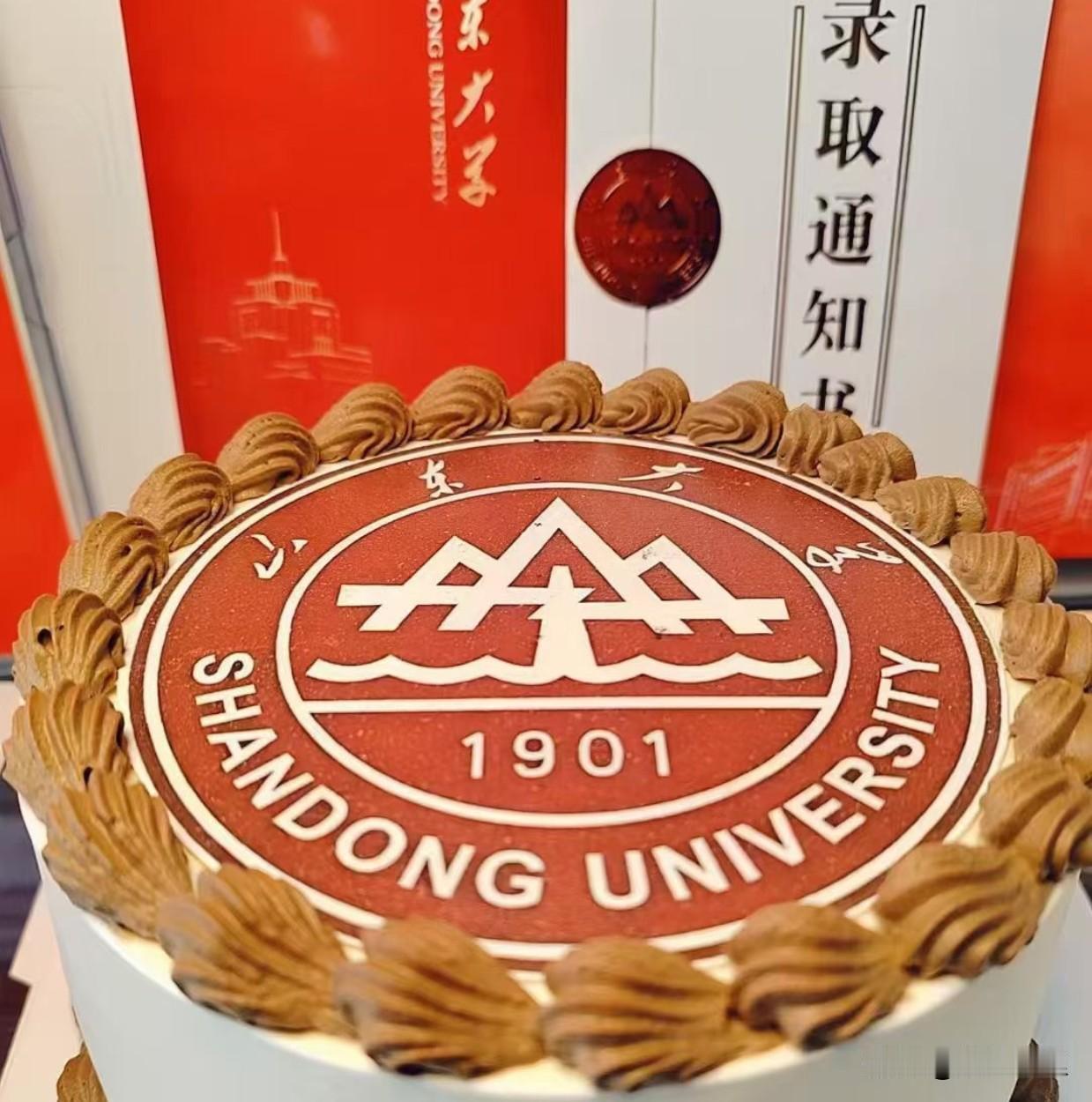 同样是做蛋糕，有人墨守成规，有人却总能抓住时机出新点子，也难怪这家店生意红火。眼