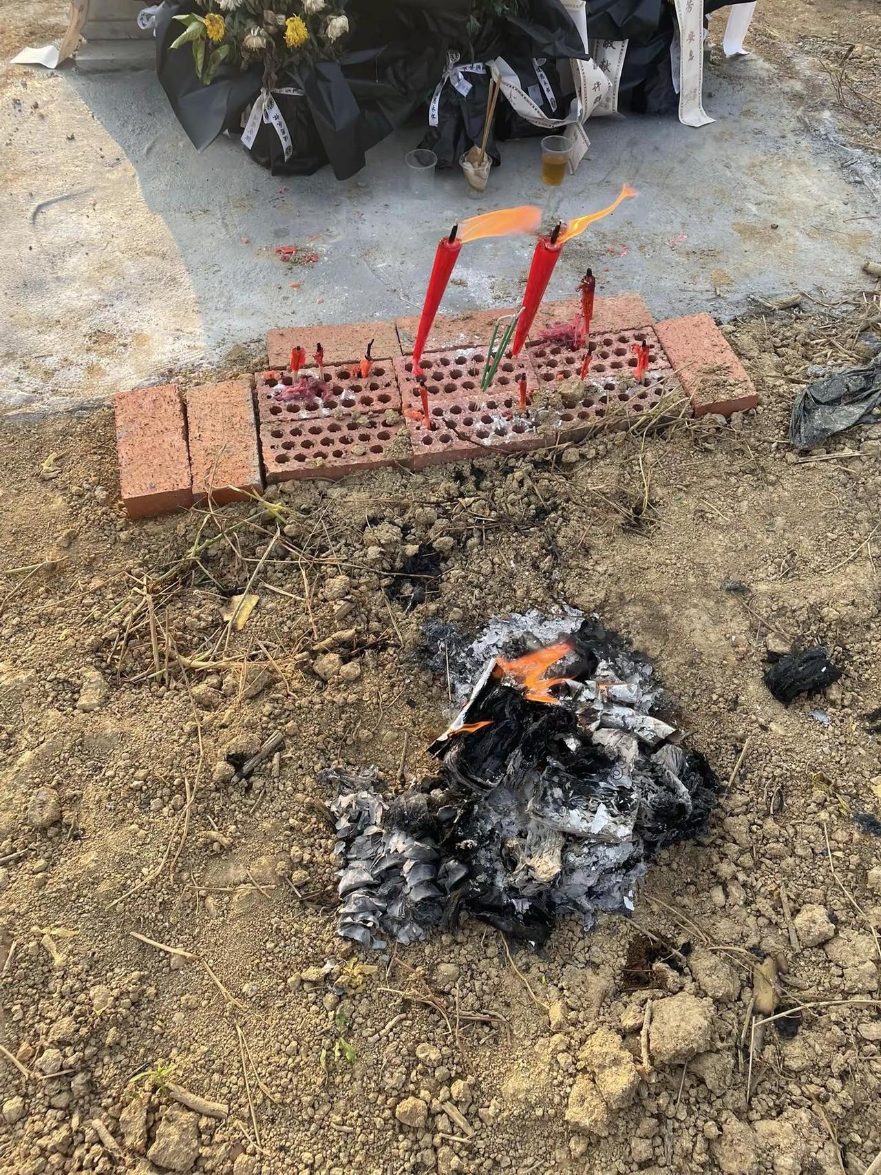 从来没想过 从来没想到我才36岁，就没有妈妈了。她才生病一年而已，回忆起来都怪自