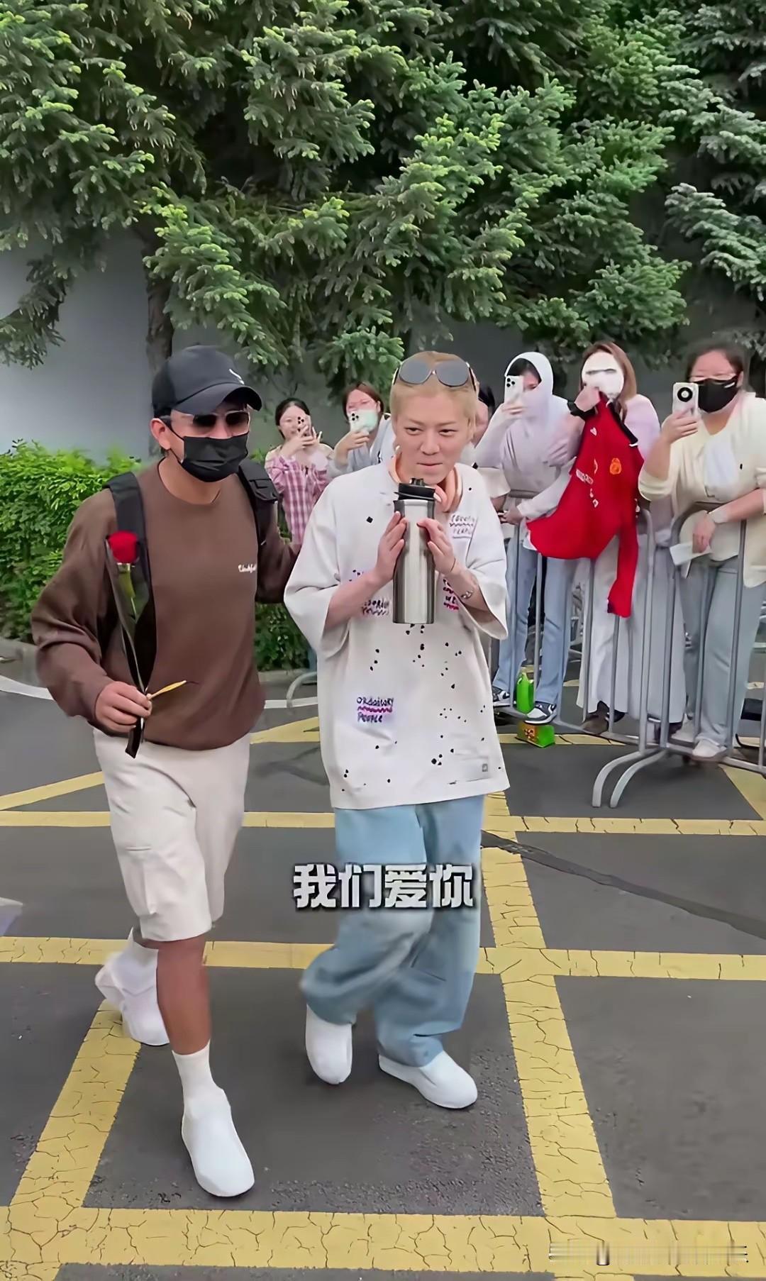 不是，男神怎么变成这副模样了？差一点都没有认出来！