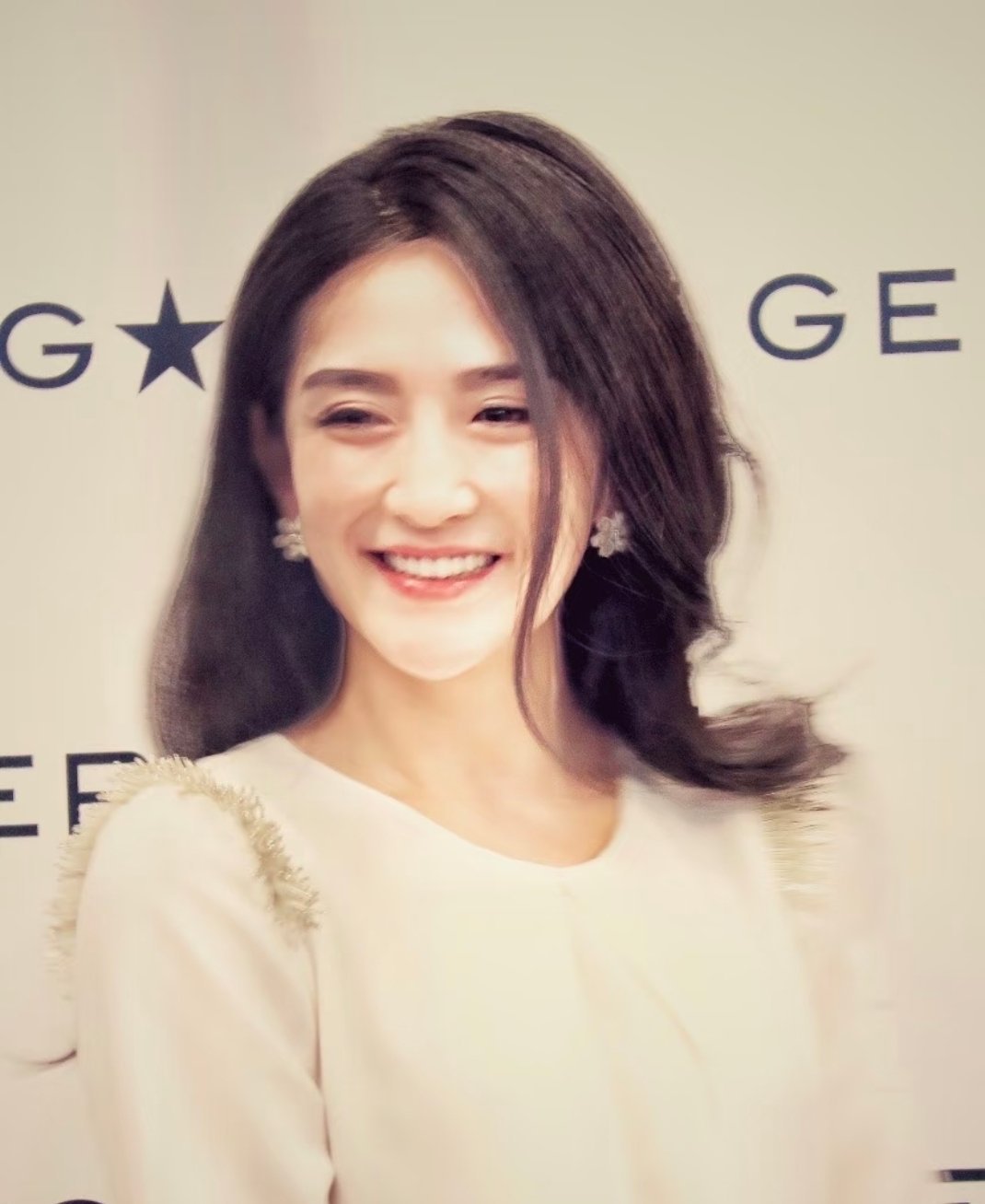 谢娜回应乘风直播节奏慢 这跟谢娜有什么关系啊？这是节目组自己流程乱吧，总不能因为