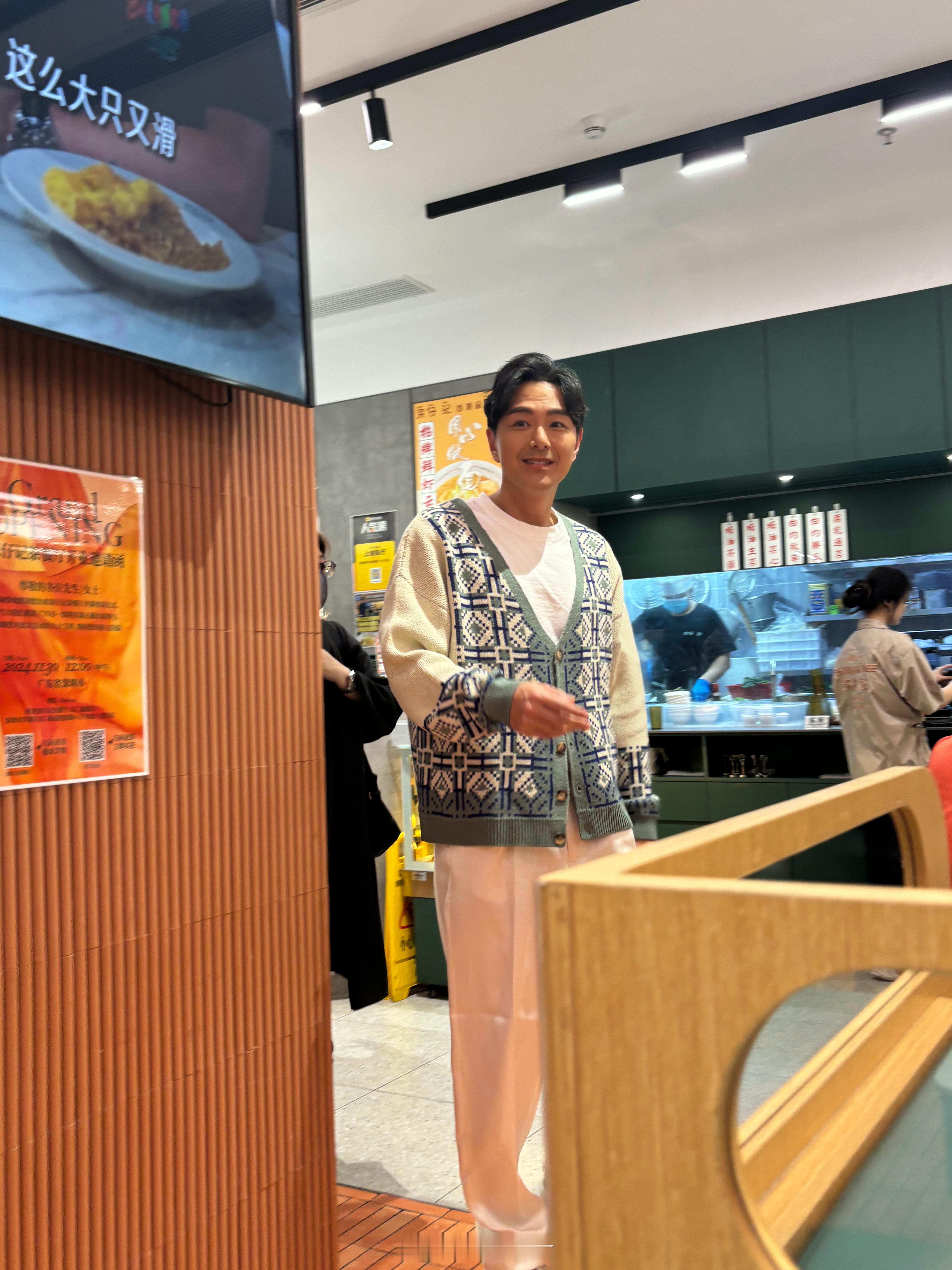 深仔記茶餐廳開幕 蕭生到場 萧正楠[超话]  