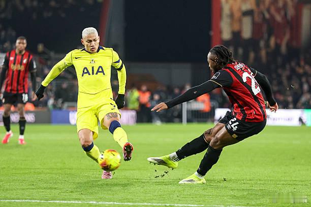 伯恩茅斯3比2热刺 塞门约绝杀之前，热刺右后卫提醒队友去贴防塞门约，毕竟这是樱桃