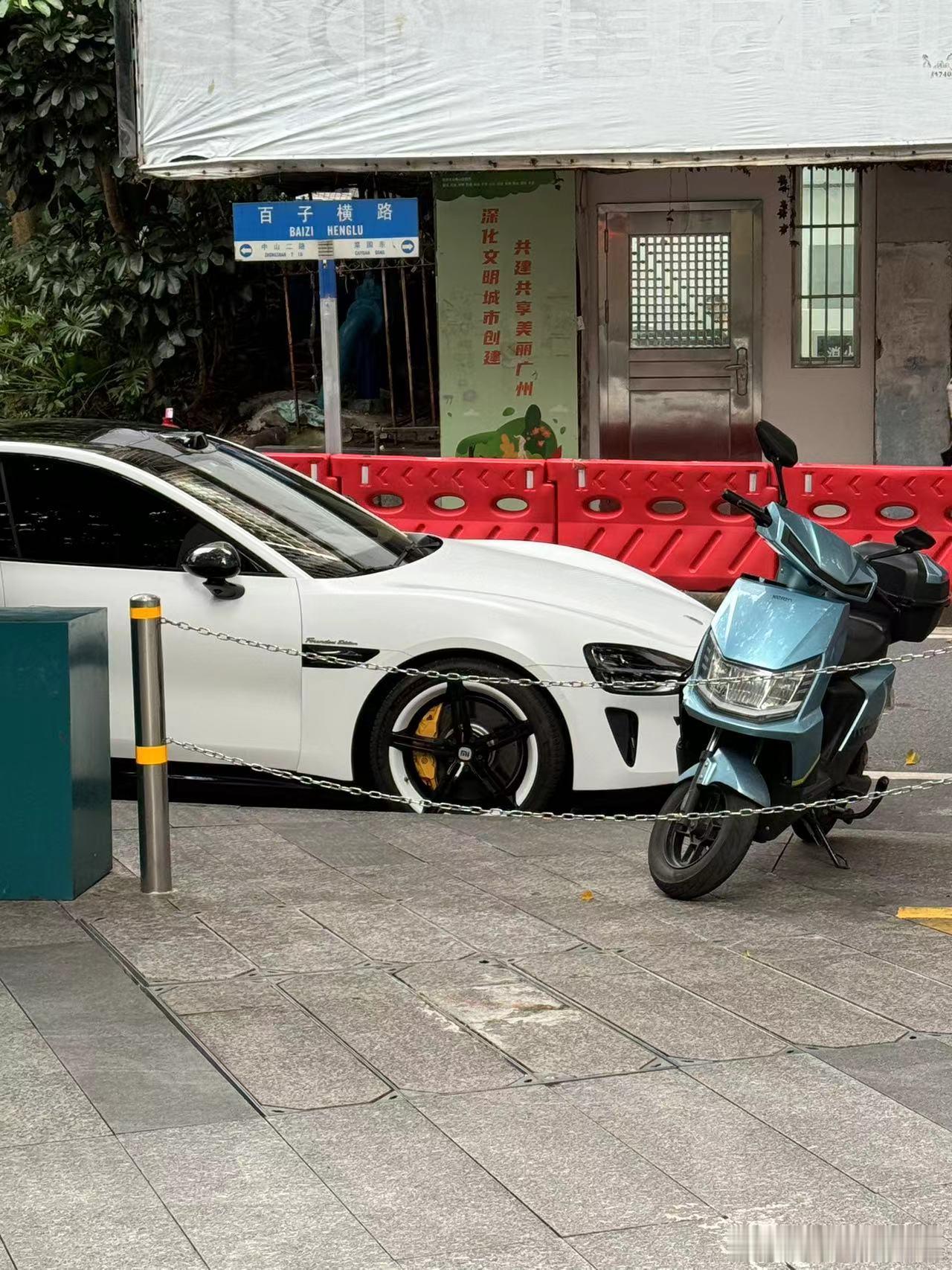 没想到居然真的有人这么改，第一眼还没认出来[喵喵]（图源于网上 ​​​