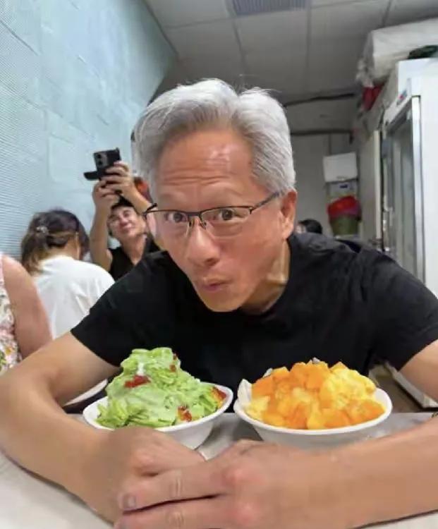 黄仁勋应该是个高寿之人。
除了他享有顶级的医疗资源和日常注重保养之外，主要还有遗