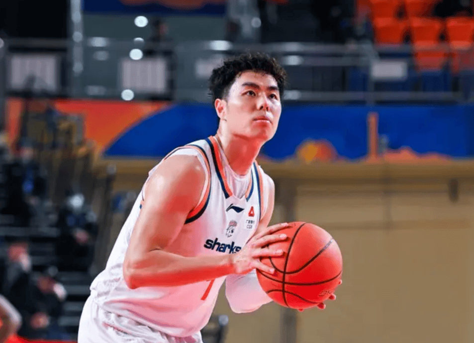 李添荣本场三分6中2，三分命中率从60.5%降至58.5%