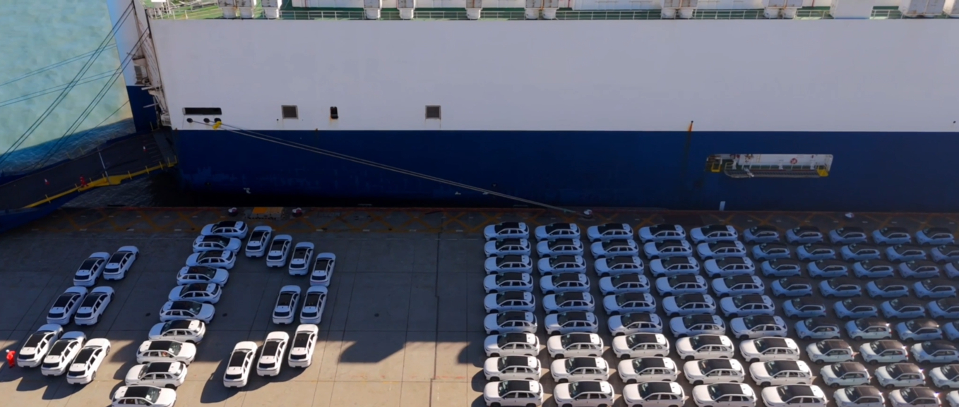 还记得十年前，新能源车行业还被调侃质疑跟风，如今再看，行业早已沉下心搞自主研发。