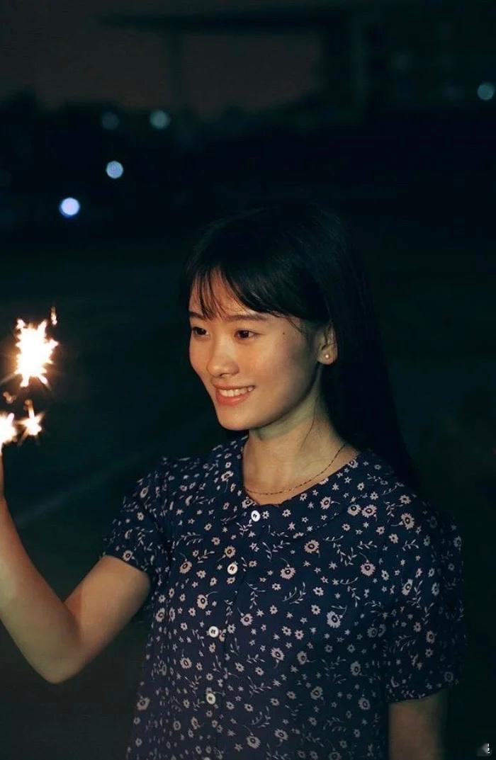 鞠婧祎早期碎花裙写真鞠婧祎 ​​​