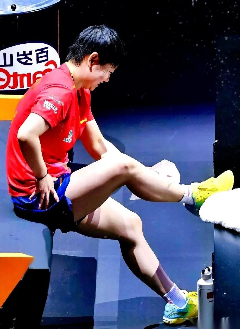 王励勤把刚下场的孙颖莎堵门口了

王励勤赛后堵住孙颖莎说了几句话就离开了

网友