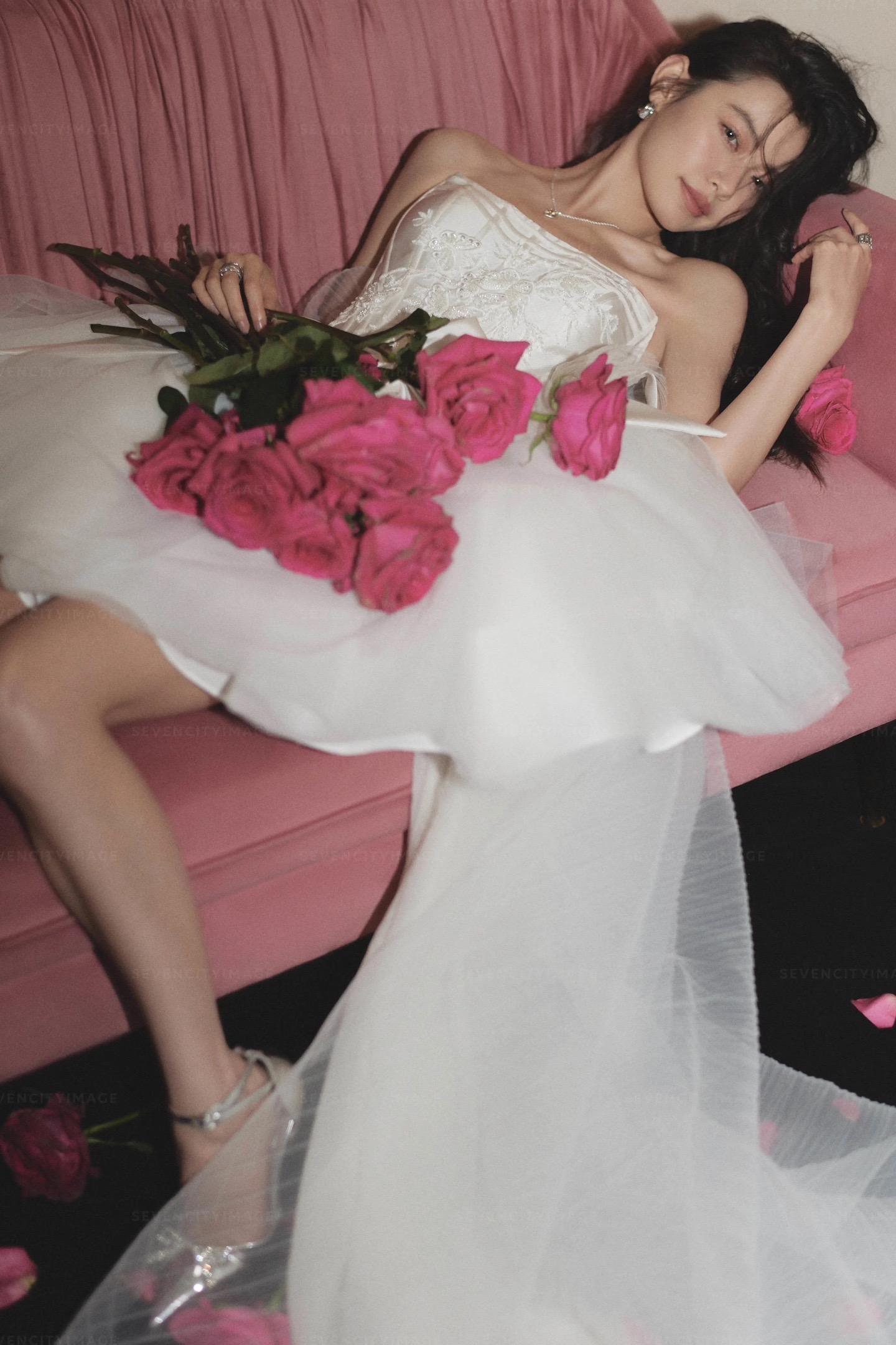 第一次拍婚样喜欢的图。真有机会结婚的时候一定要和爱的人拍得更好看🥰
