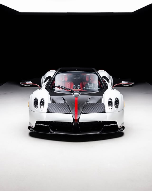 加拿大华人车主出售手里唯一一台Pagani Huayra Roadster！！！