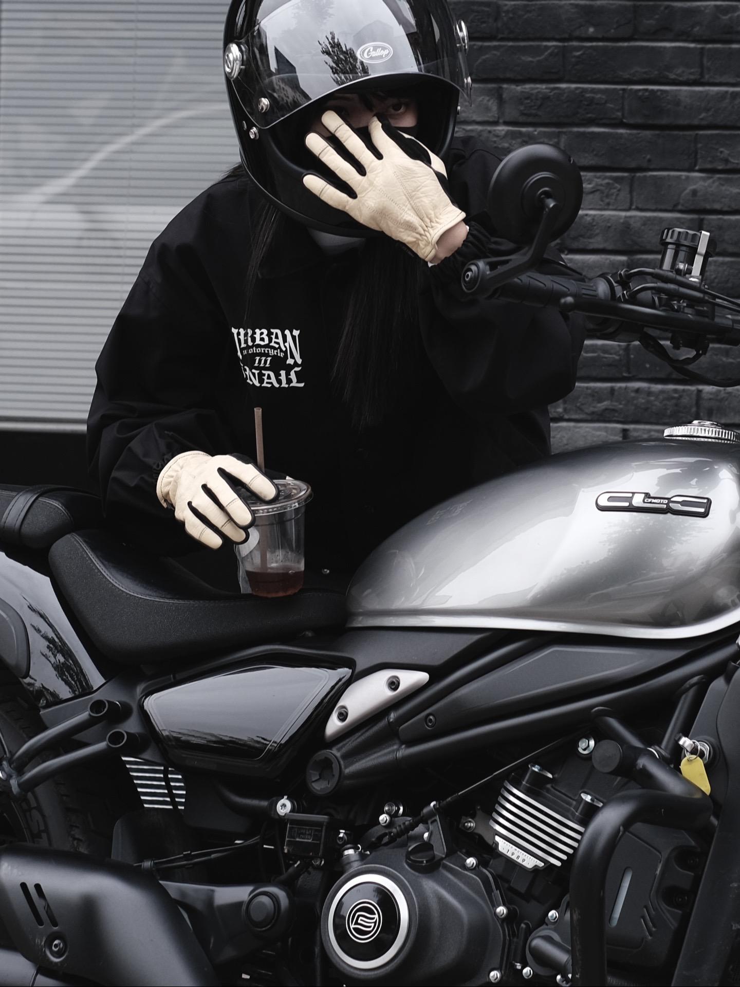 摩托佬都一份属于自己的浪漫吧。