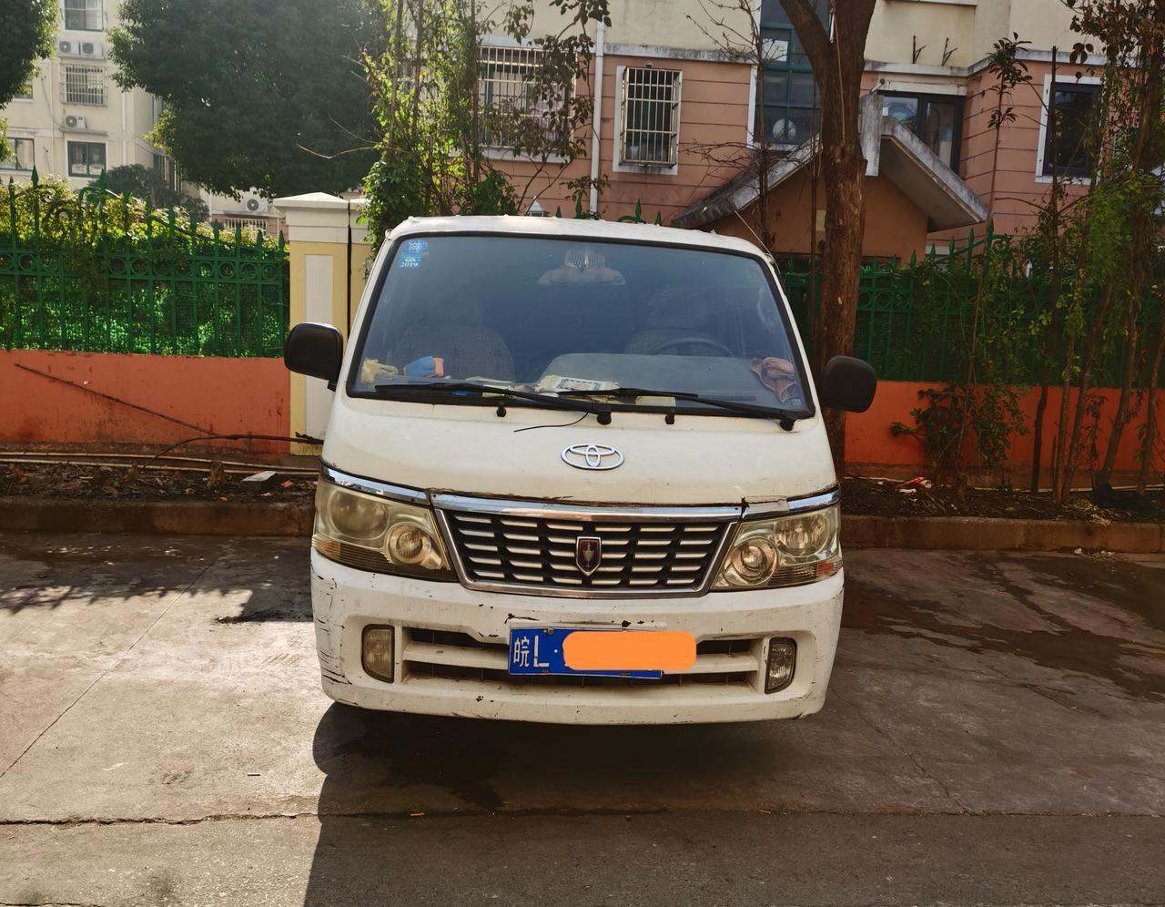 这是丰田的哪款车，有认识的吗？挺有年代感的一款车。