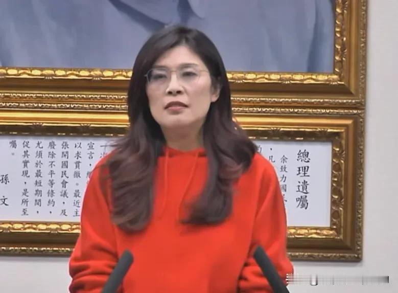 郑丽文真的不容易，大人大量，胸怀宽广。

丁瑀已经四次在公开场合辱骂她了，上两次