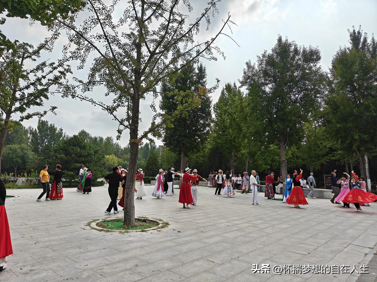 我挺佩服来京给子女带孩子的外地老人的，尽管他们有些人因为文化水平不高，一些行为举