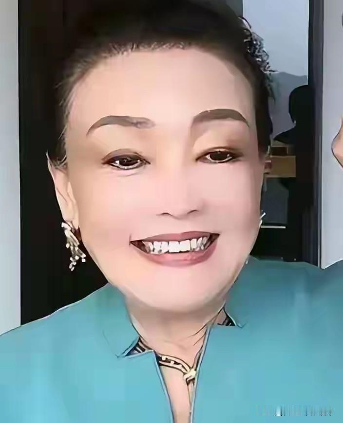 兰姐太飒！兰姐从单亲妈妈到餐饮帝国掌舵人，半生风雨淬炼出"不认输"的硬核生命力。