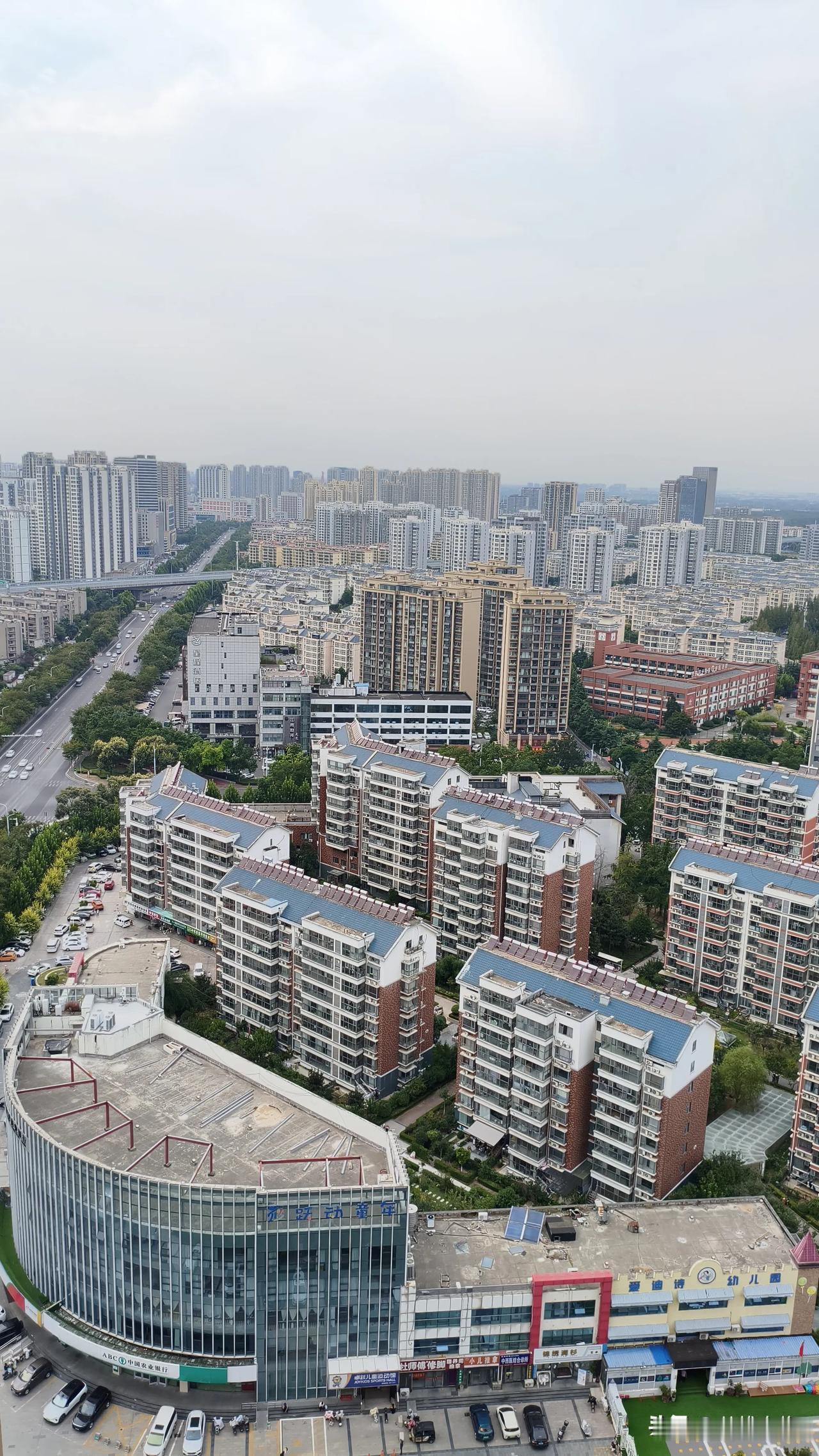 秋日生活打卡季一般的城市顶层模样……