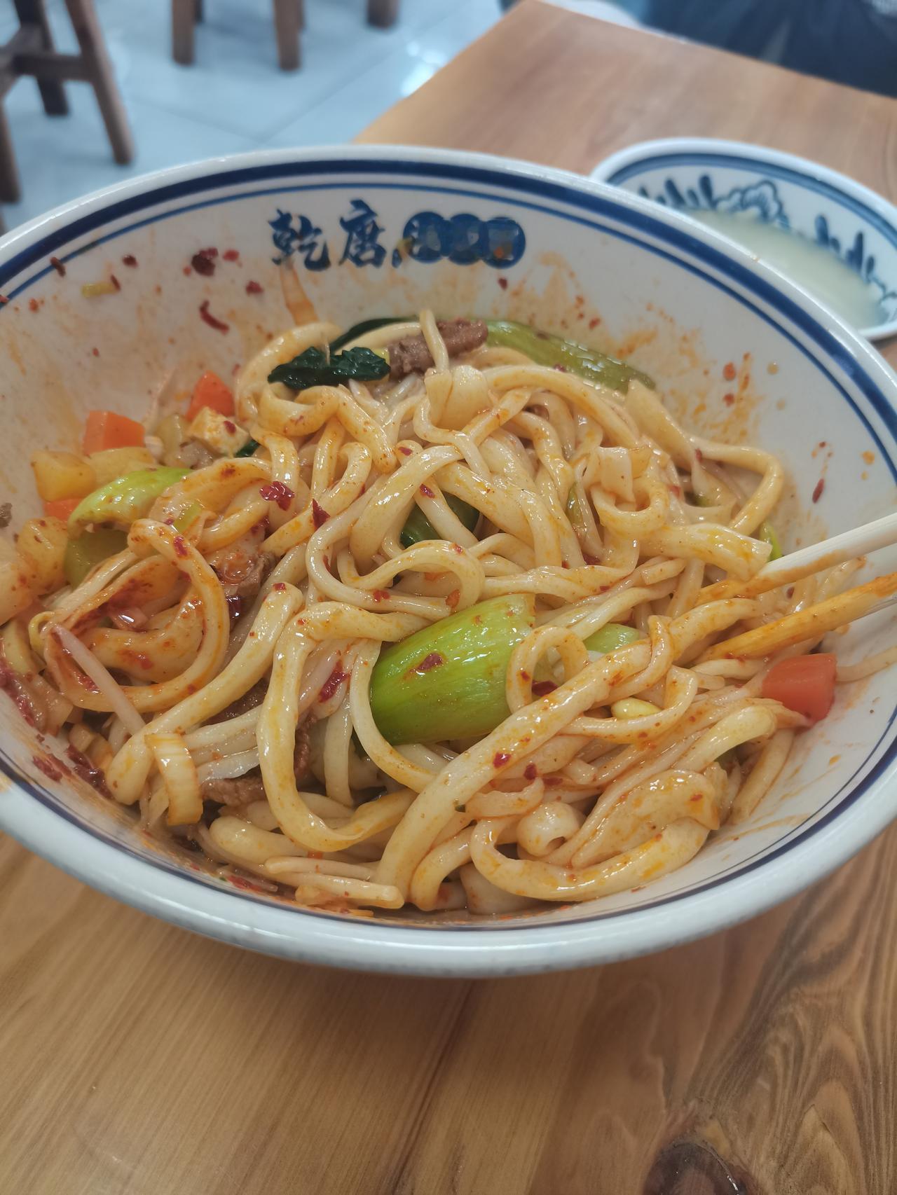 西安是“国际美食之都”，肉夹馍、油波面早已走出国门了，“魏家凉皮”、“八号院儿”