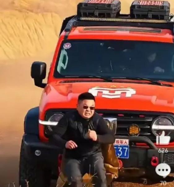 非常不建议大家拿自己的脊椎冒险 不是...为了拍视频跟流量命都不要了吗？