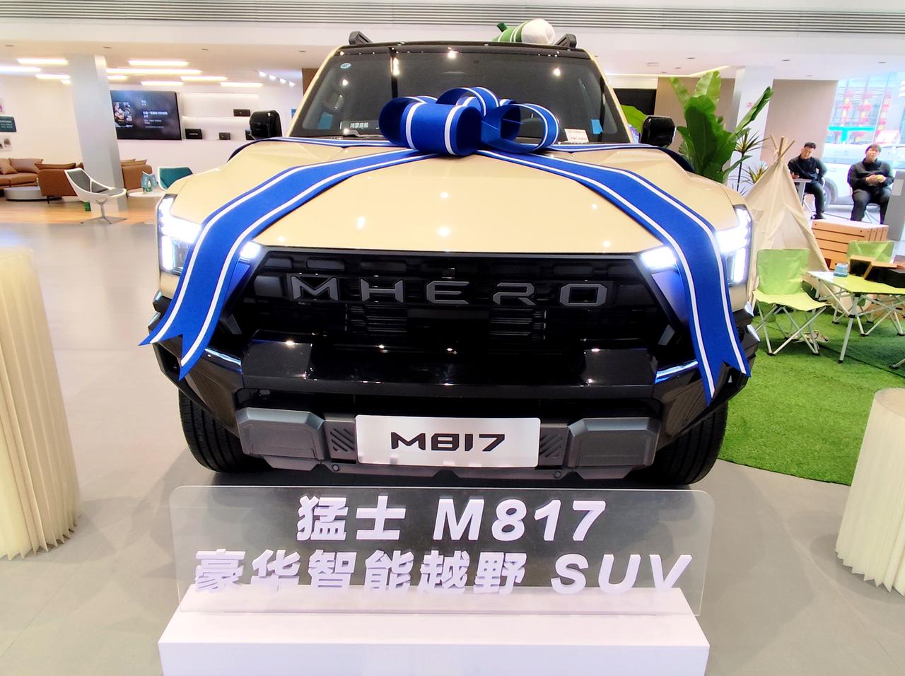 豪华硬派越野SUV《猛士M817》
   猛士M817是东风汽车猛士旗下，一款可