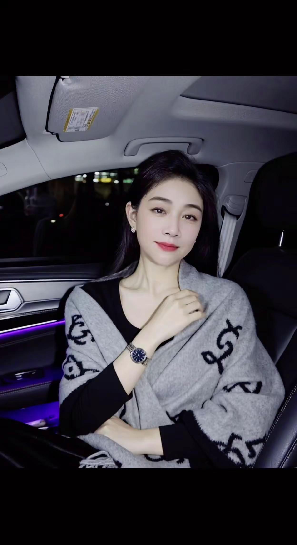 今日分享。自嗨一刻随意拍 羊绒围巾