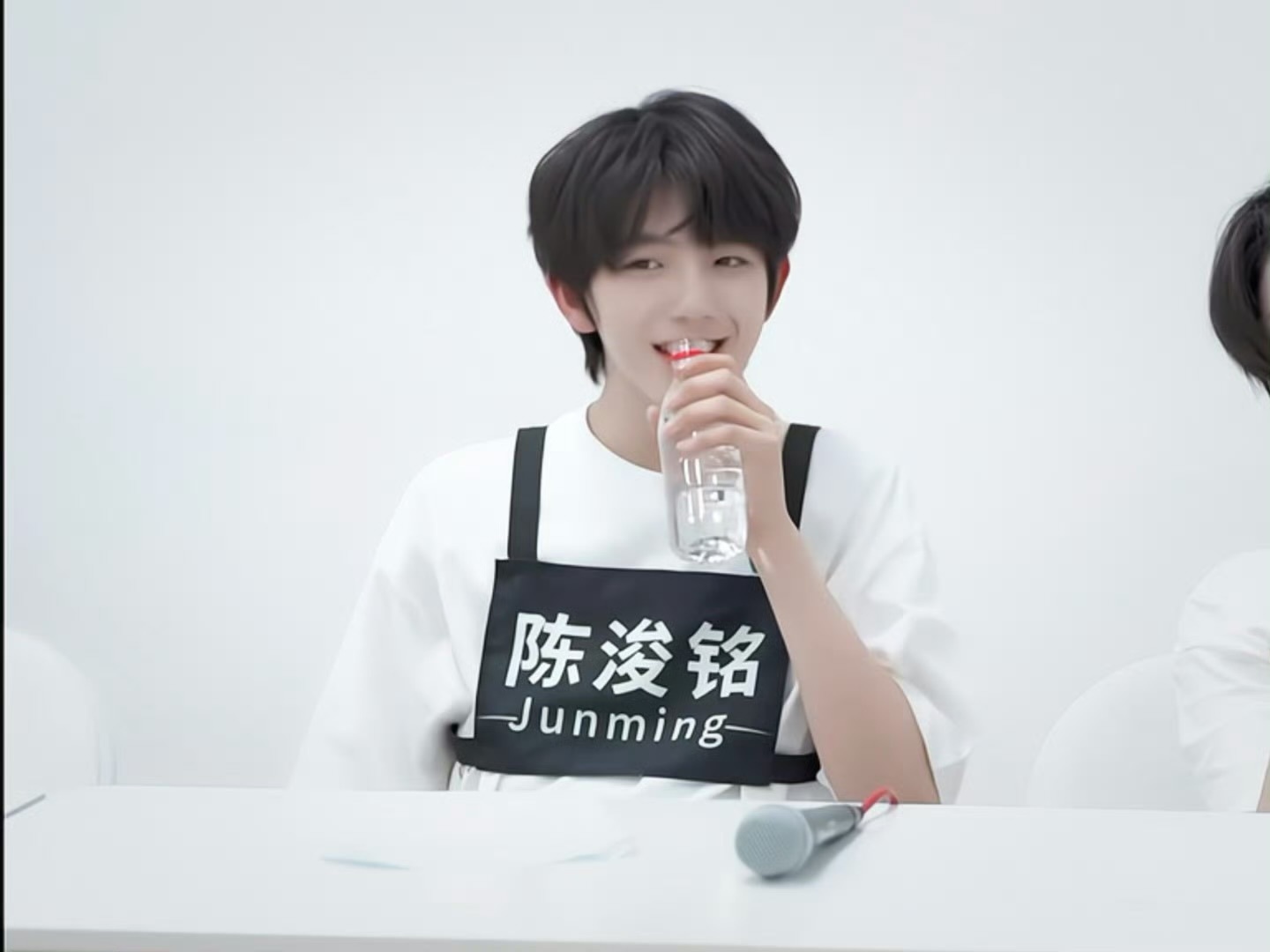 我亲我亲 