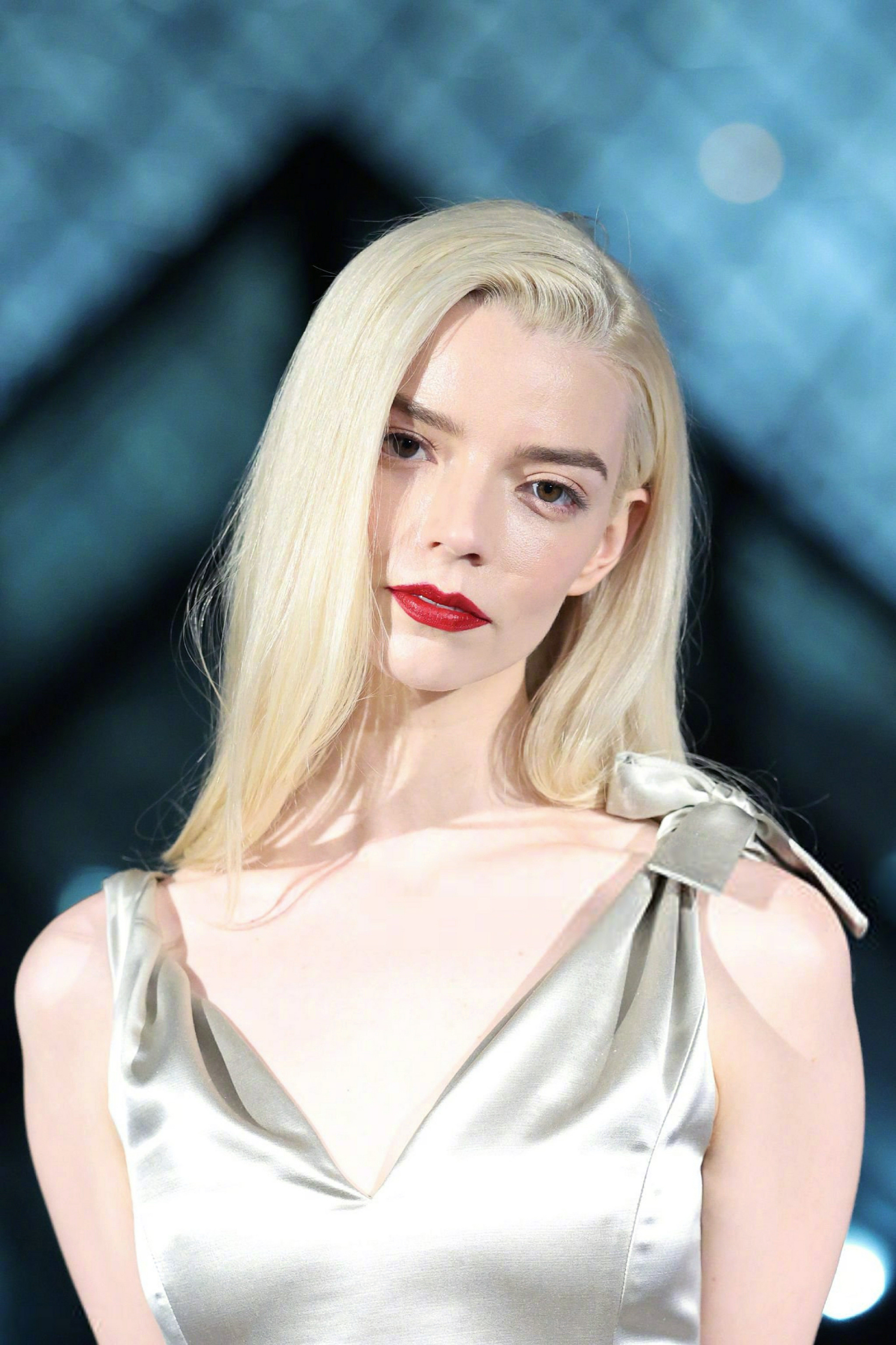 Anya Taylor-Joy  巴黎时装周·卢浮宫Grand Dîner慈善晚